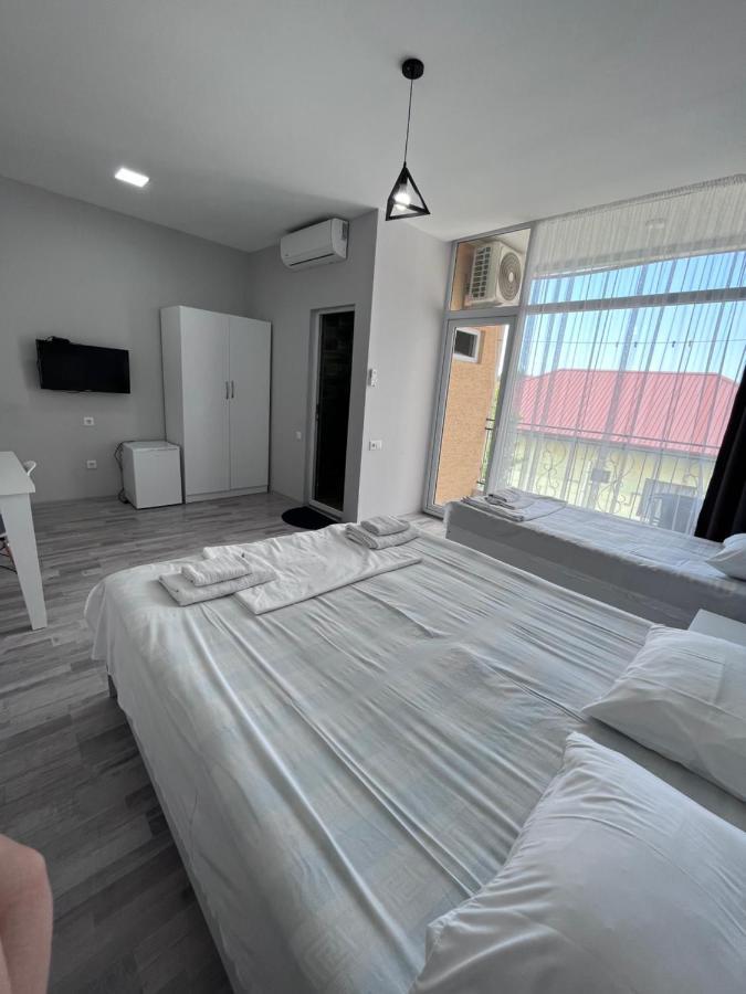 Guest House Madonna Kobuleti Eksteriør bilde